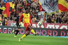 巴塞罗那逆转胜皇家社会，莱万神勇助球队登顶西甲榜首